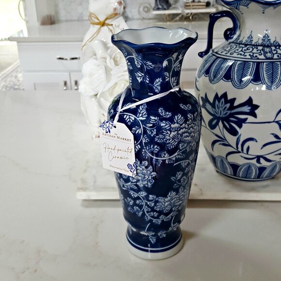 NEW! EXQUISITE Blue & White TOILE Ruffle TOP VASE - Picture 4 of 4